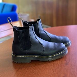 Dr. Martens 2976 Chelsea Boots